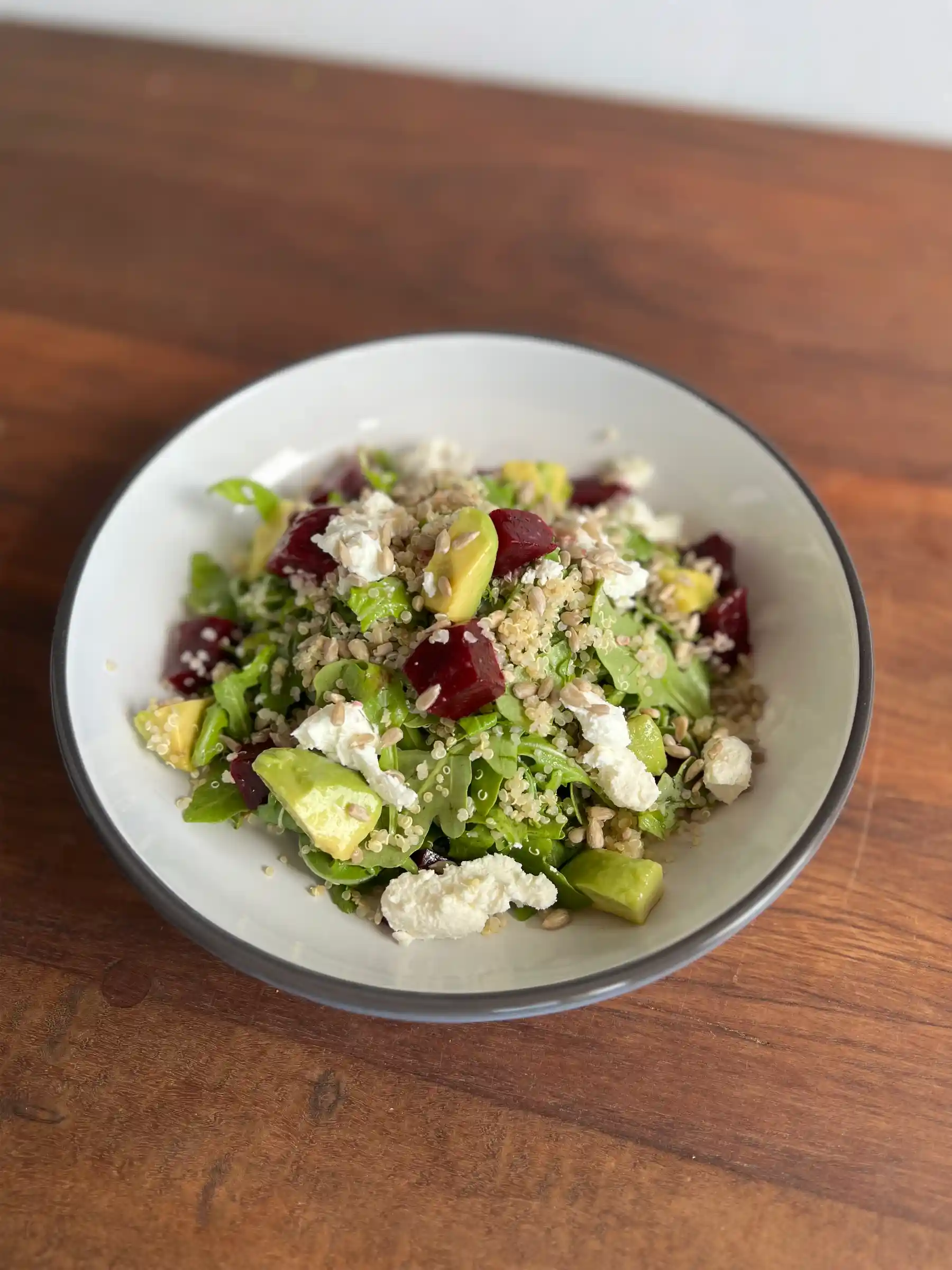 Beet and goat cheese salad (V) (GF)