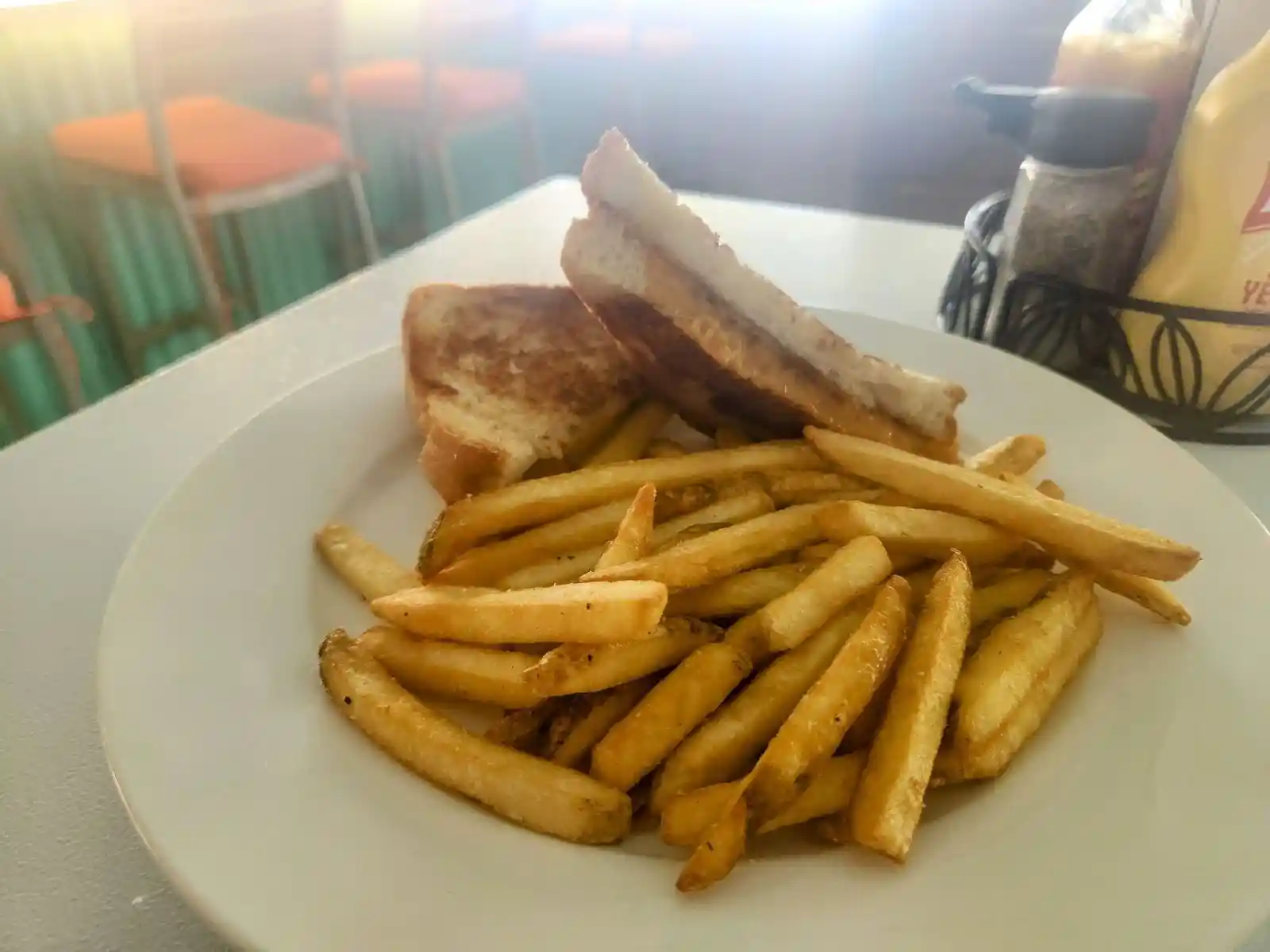 CLASSIC GRILLED CHEESE SANDWICH - KIDS MENU