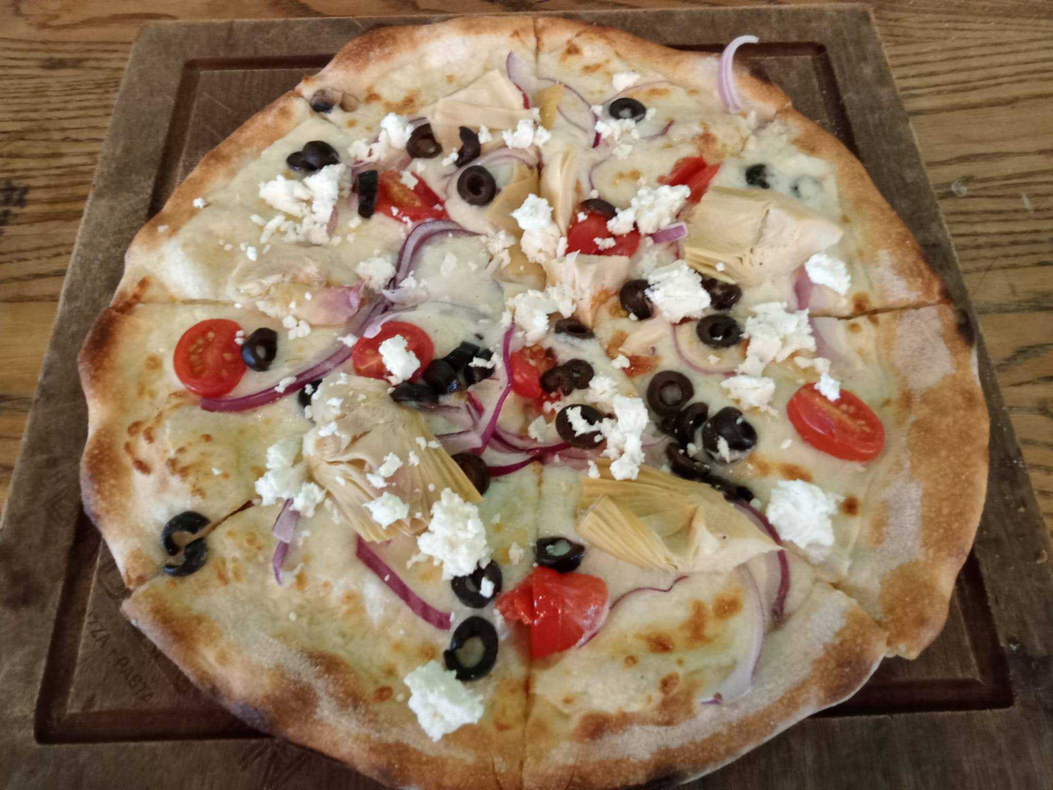 Mediterranean Pizza 