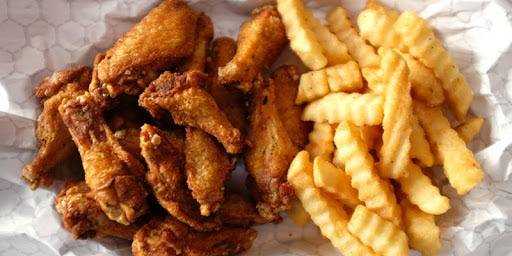 Chicken Wings with Fries