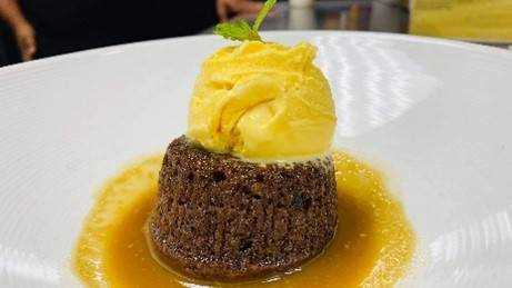  Sticky toffee pudding
